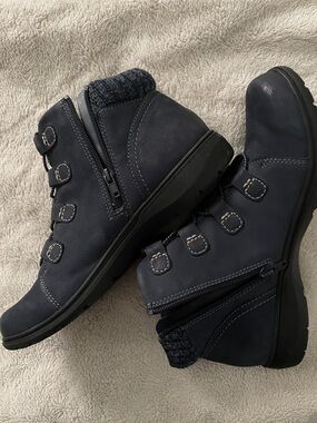 Clarks Black Lace Up Winter Ankle Boots with Knit Women’s 10 11 blue